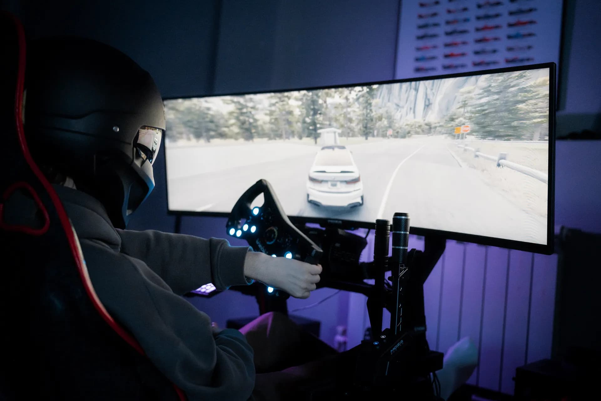 Игровая зона клуба автосимуляторов